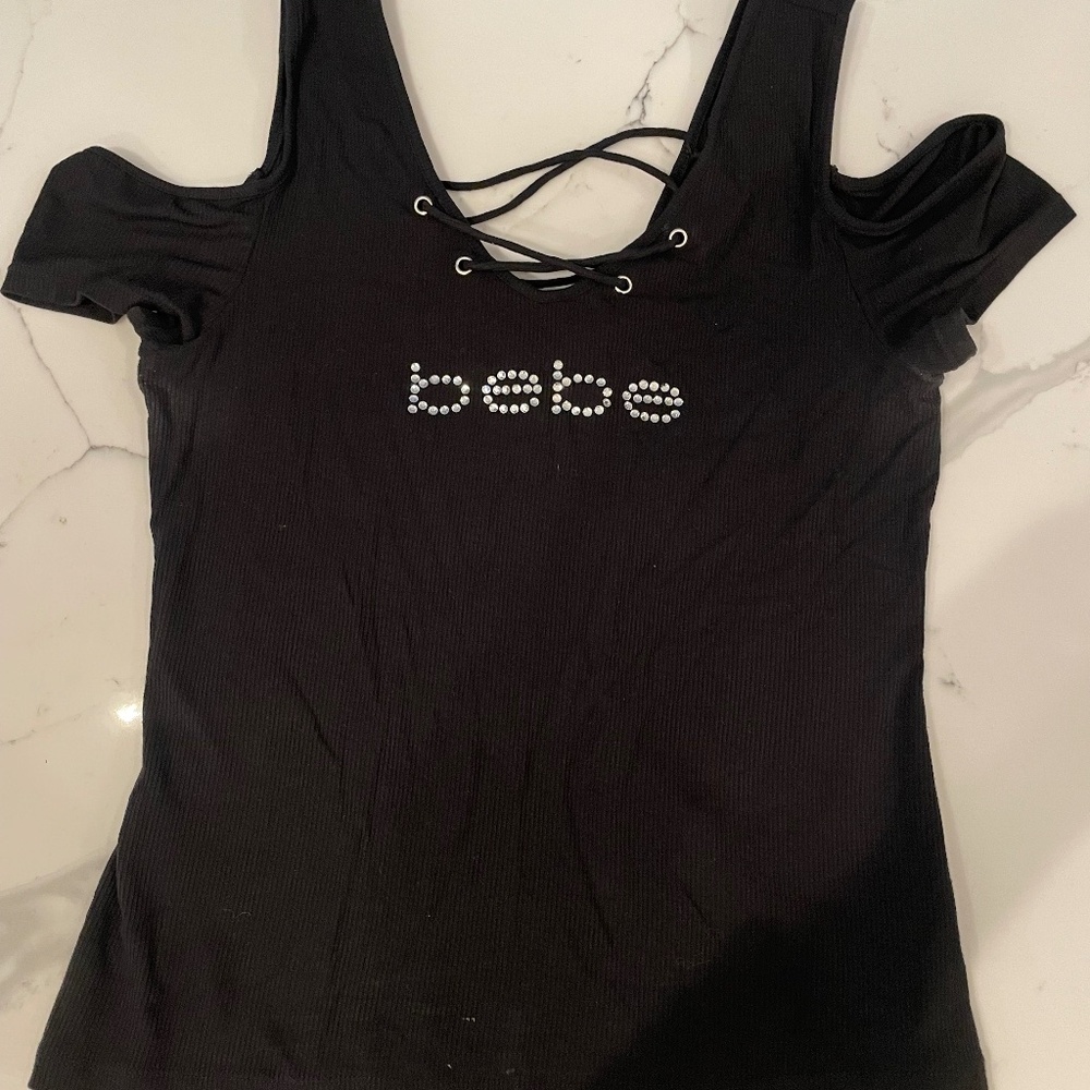 Bebe black cold shoulder t shirt L